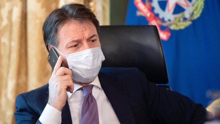 Il Dpcm slitta a venerdì. Conte: "In fascia arancione Puglia e Sicilia. Zona rossa per Calabria, Lombardia, Piemonte, Valle d'Aosta" 