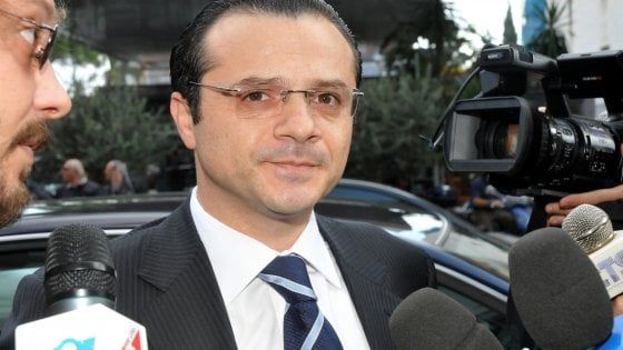 Messina, De Luca: "Vado in vacanza, al ritorno mi dimetterò"