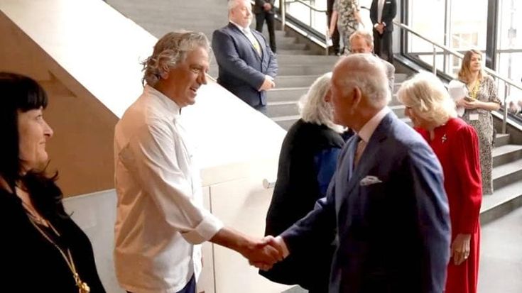 Lo chef Locatelli: “Ridicola la stretta di Londra contro i giovani stranieri. Male per noi e loro”