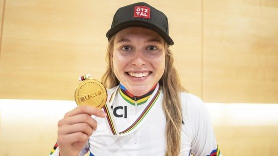 Ciclismo, Mondiali: Laura Stigger vince la prova juniores femminile, quarta l'azzurra Malcotti