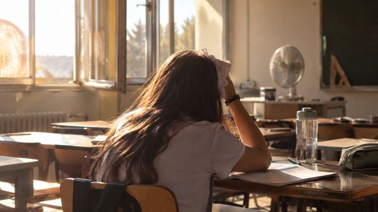 Scuole, il clima entra in classe: in Campania il 95% denuncia aule troppo calde