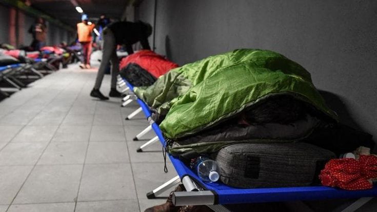 I senza-casa, una notte in piazza assieme a loro: 600 cene di 18 associazioni coinvolte