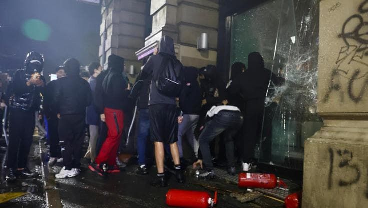 Le sfide nelle chat dei ragazzini:“Cosa sfasciamo alla prossima?”