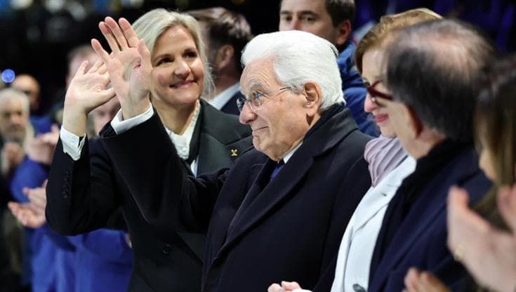 Olimpiadi, in vendita cucchiaino, tovagliolo e bustina di zucchero usati dal presidente Mattarella