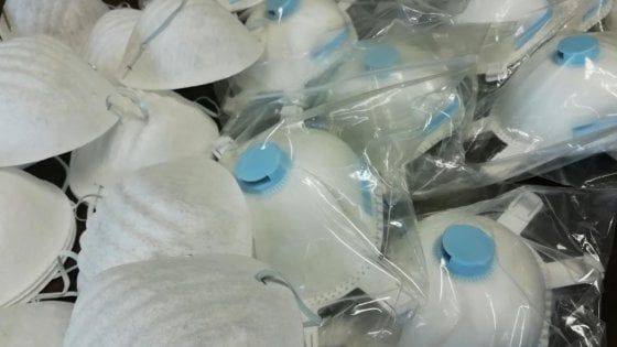 Coronavirus: rapina la farmacia con la mascherina sanitaria, bottino 1.500 euro
