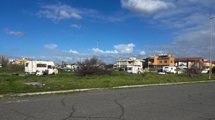 Ostia, stop al Villaggio della solidarietà per 12 famiglie senza casa. “Troppe polemiche”