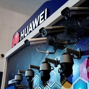 Trump riapre la porta a Huawei. Le Borse Ue perdono smalto ma chiudono positive