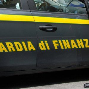Torino: orecchini e bracciali con troppo nichel, maxisequestro della Guardia di finanza