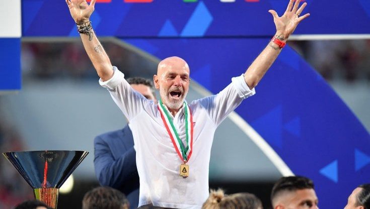 Scudetto Milan, rubata la medaglia di Pioli: "Restituitemela, è l'unica che ho". La Lega serie A: "Te la ridiamo"