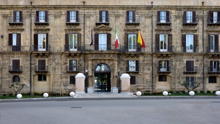La scure della giunta regionale sui posti da dirigente, ma è lite sulle nomine