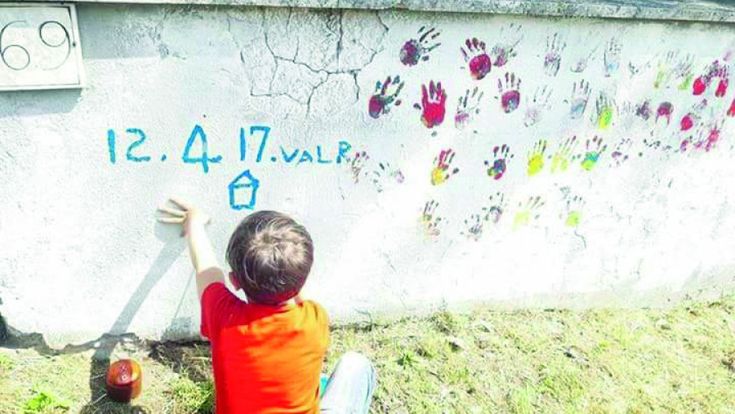 Roma, colori e rastrelli: genitori e  bimbi ridisegnano scuole e giardini a Tor Sapienza