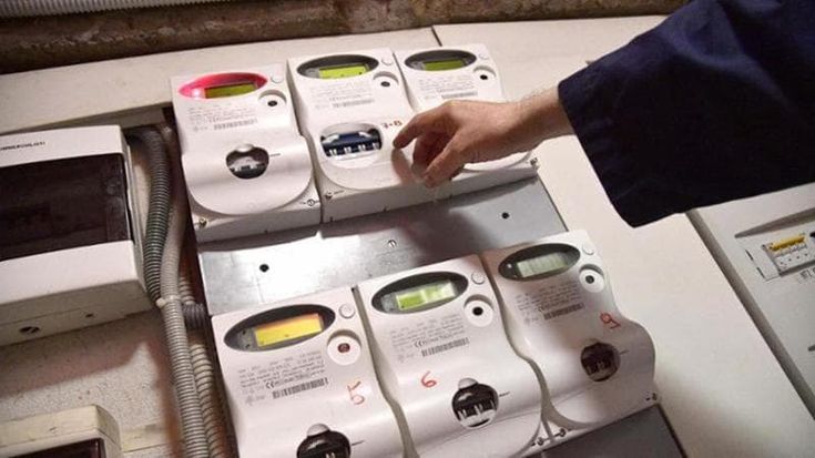 Bollette, ecco il decreto. Aiuti per 5 miliardi: il conto alle imprese elettriche