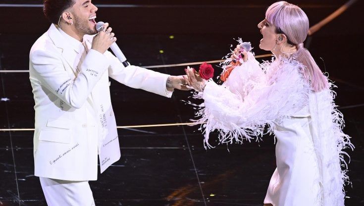 Aka7even e Arisa, una canzone per ricordare Alex Baroni