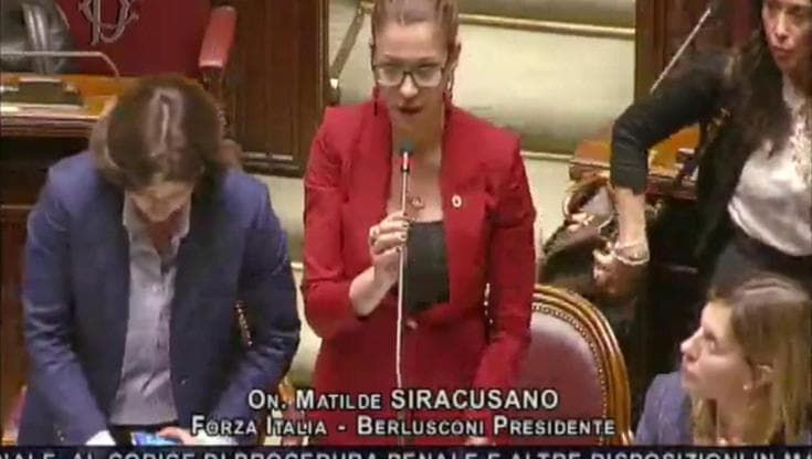 Vittime femminicidio, Siracusano (FI): "Chiedo minuto di silenzio". Il presidente Rampelli (FdI): "Ricordo è a novembre"