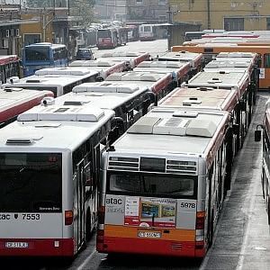 Atac senza risorse, la vergogna dei depositi: "Ottocento bus rotti fermi nelle rimesse"