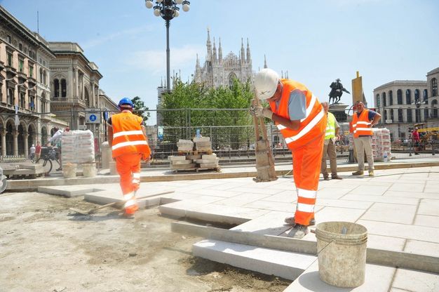 Piazza Duomo si rif&agrave; il look: niente eventi fino a Expo