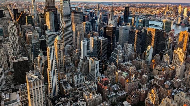 Gli italiani nel 2026 voleranno lontano: New York e Bangkok tra le mete più gettonate