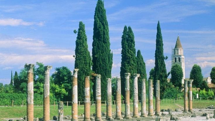 Il parco fotovoltaico che minaccia Aquileia: “Siamo pronti a combattere, come fece Cesare”