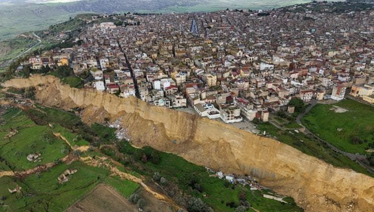 Niscemi, 75 milioni per i proprietari delle case da demolire