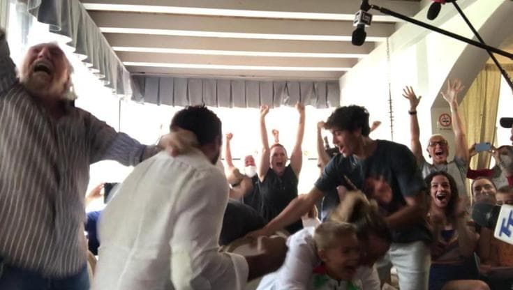 La famiglia di Jacobs esulta al momento dell'oro. Il fratello: "Vengono i brividi a rivedere le immagini"