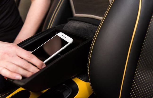 Guidi con il cellulare? Basta metterlo in gabbia …