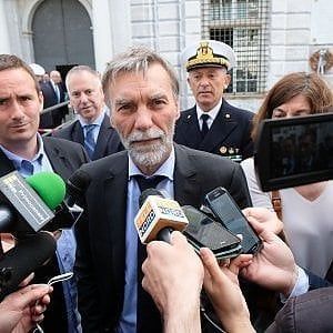 Delrio: "Servono nuove regole per gli scioperi nei trasporti. Il Paese non può essere ostaggio di minoranze"