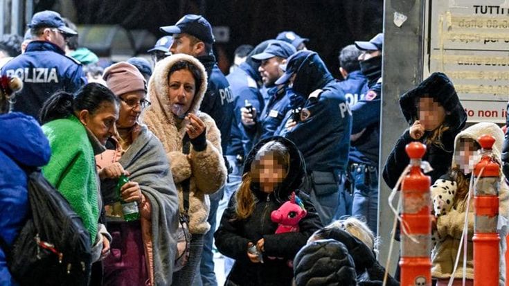 Terremoto, a Napoli torna la paura. Tensione tra la gente mentre parte la macchina dell’emergenza