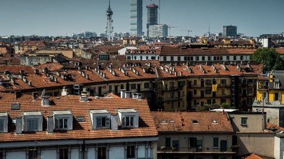 Milano, parte lo screening sui palazzi con più di 50 anni: revisione obbligatoria su 26mila stabili