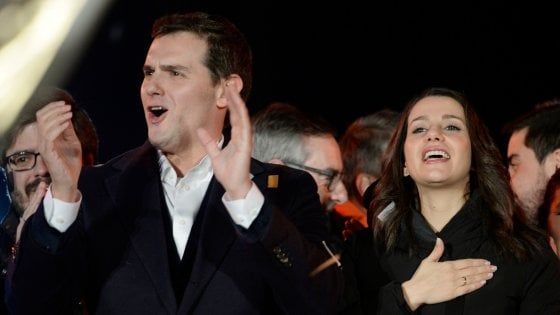 Catalogna, Rajoy: "Mano tesa a Barcellona. Con gli unionisti che hanno vinto le elezioni"