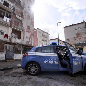 Manfredonia, si rifugia in bagno per sfuggire all'agguato: colpito al polpaccio da una fucilata