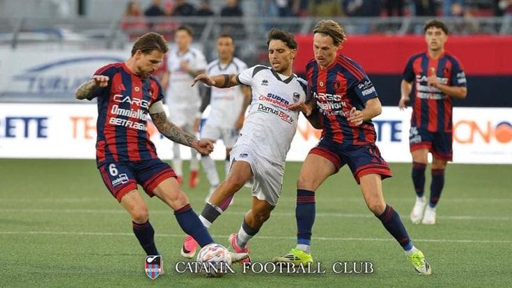Catania a meno 9 dalla vetta, ma accusa le scelte arbitrali