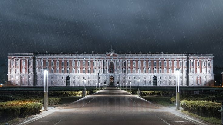 Caserta, l'incanto della Reggia sotto il diluvio