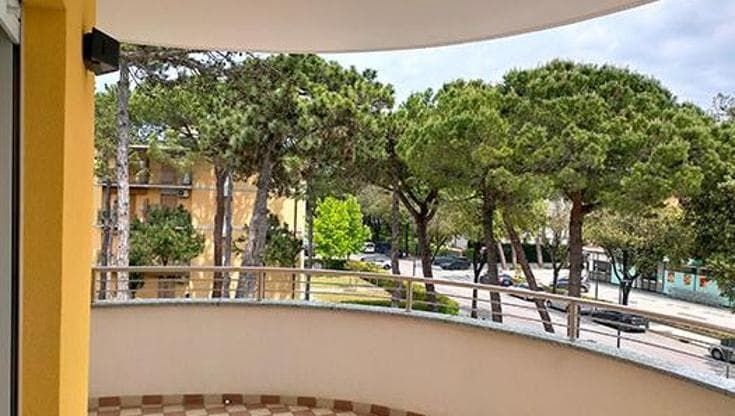 Liceale in gita precipitato da finestra dell’hotel, si era allontanato dal gruppo: sentiti gli amici