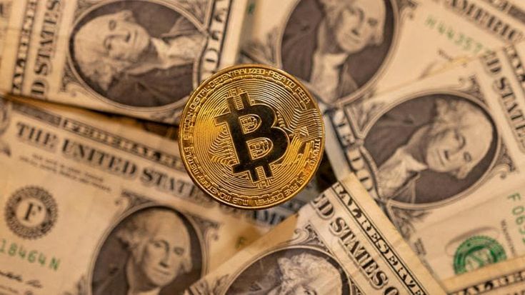 Investitori in fuga dalle cripto: Bitcoin sotto i 60mila dollari. Tonfo del Nasdaq con il tech