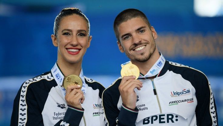 Europei di nuoto Roma, risultati in diretta: Quadarella oro nei 1500, argenti per Ceccon e Carraro. Da tuffi e sincro altre gioie