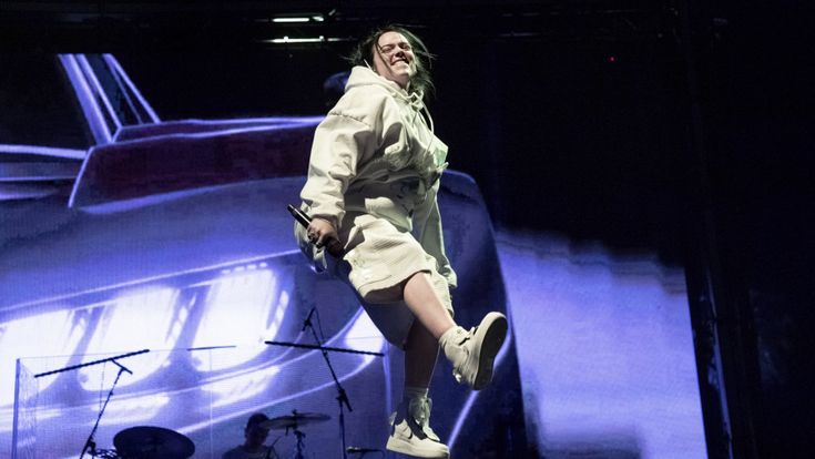 Ecco a noi, wonder Billie Eilish: una giornata con la giovane pop star dell'anno