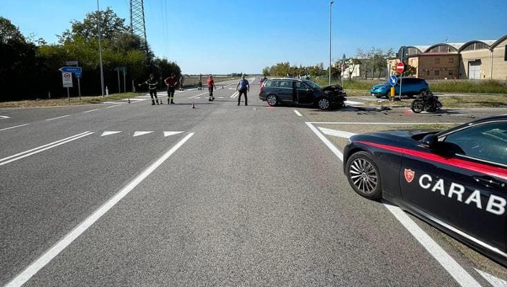 Schianto sulla Trasversale di Pianura: motociclista in prognosi riservata