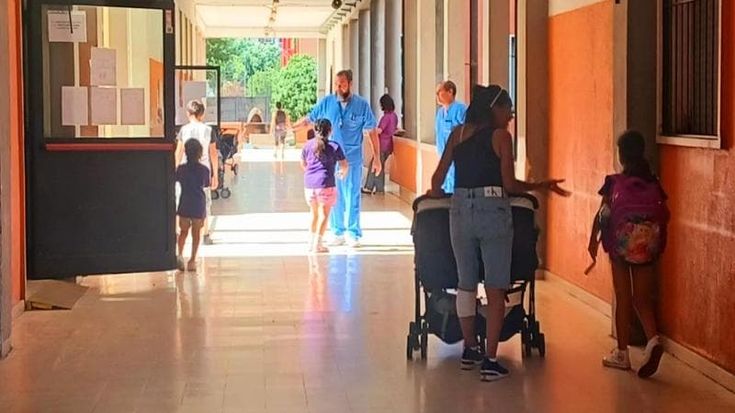 Rifugiati, sfrattati, non accompagnati: i bambini che abitano al dormitorio di viale Ortles