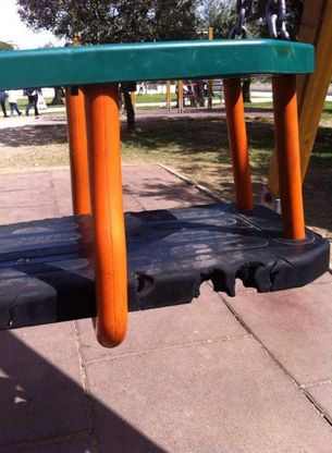 Palermo, vandali in azione al parco giochi della Zisa
