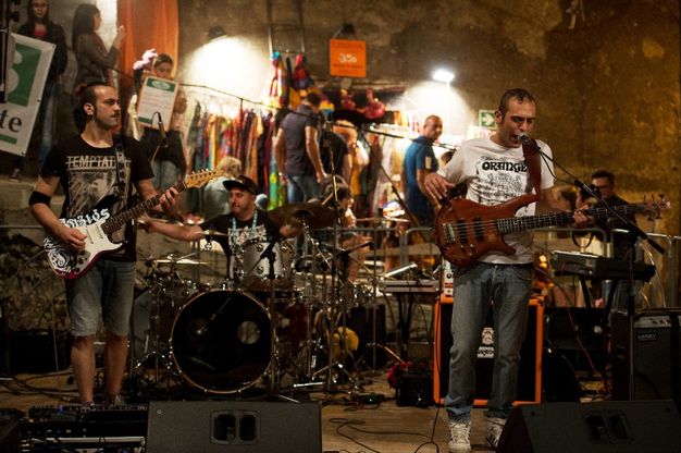 Arte circense e musica nel borgo medievale