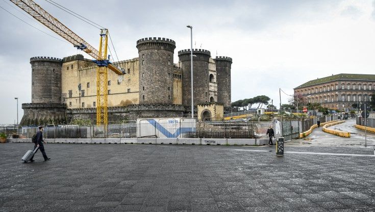 Covid, crisi nera in Campania: crollano occupazione e turismo
