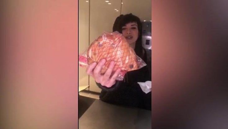 Dall'antipasto ai dolci, tutto per il Natale salentino: a casa di Dolcenera il "pacco da giù" spedito dai genitori