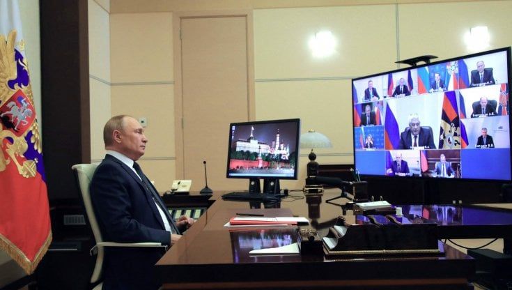 Conte e il partito dei quasi putiniani. Il covid e la pummarola di Gadda