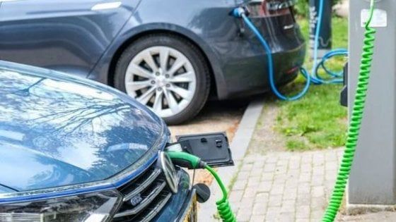 Trasporti "puliti", a Roma 6mila auto elettriche. Ma ci sono solo 339 colonnine di ricarica e pochissime quelle fast 