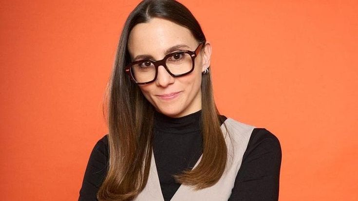 Aurora Leone: “Mio padre primo giudice di ciò che scrivo. Sul palco racconto quel che vivo”