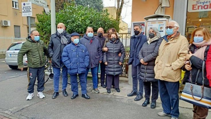 A San Leonardo un defibrillatore in memoria dello storico tabaccaio Rino Diegoli