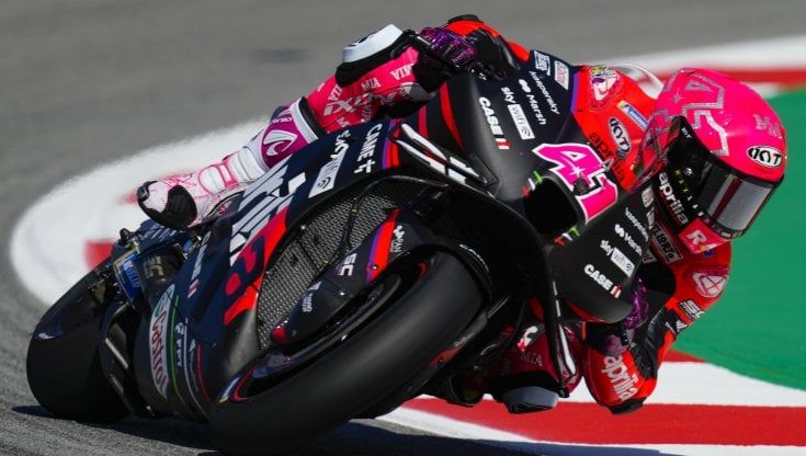 MotoGp, Barcellona: Aprilia davanti nelle libere con Aleix Espargaro e Vinales