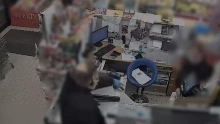 Rapina al supermercato con maschera in lattice: arrestato 51enne romano