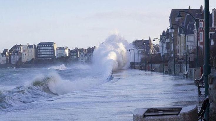 Oceani, l’innalzamento delle acque minaccia case, economie e intere comunità in tutto il mondo