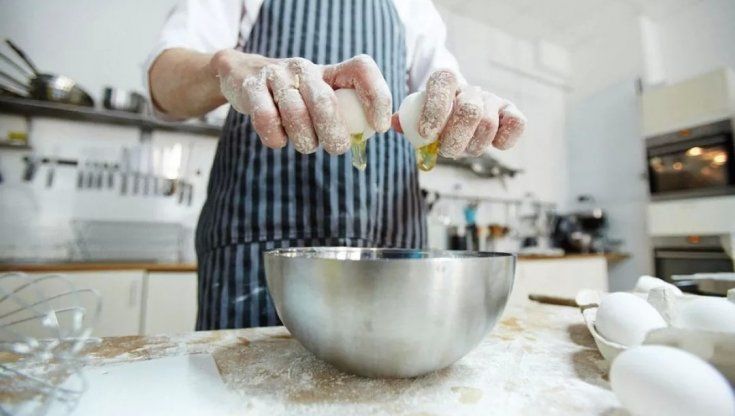 Cucinare, riprendiamoci il gusto di farlo con le mani 
